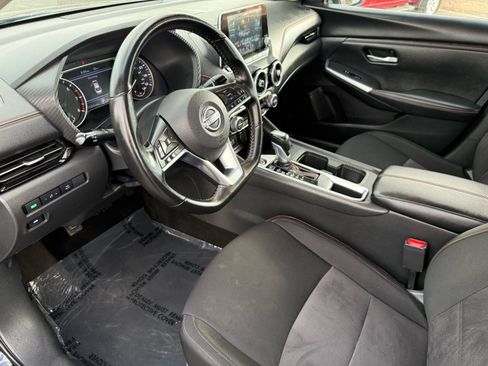 Used 2025 Nissan Sentra SR FWD image 11