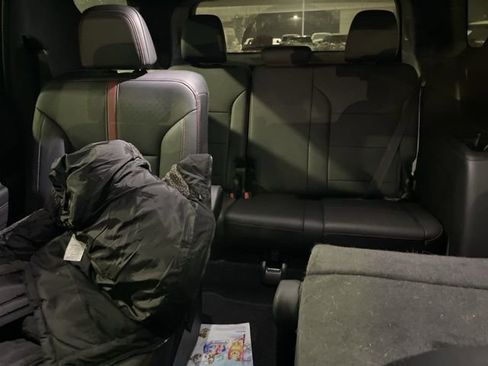 Used 2024 Chevrolet Traverse RS image 9