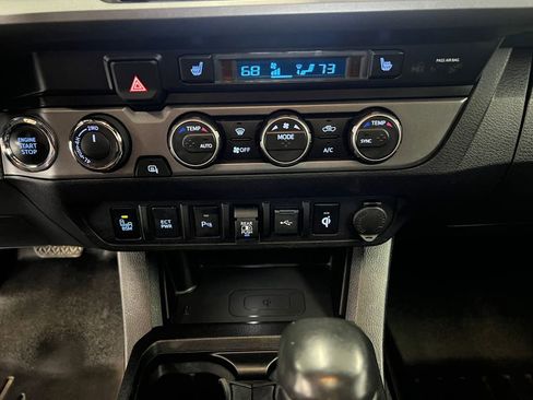 Used 2021 Toyota Tacoma TRD Off-Road w/ TRD Premium Off Road Package image 17