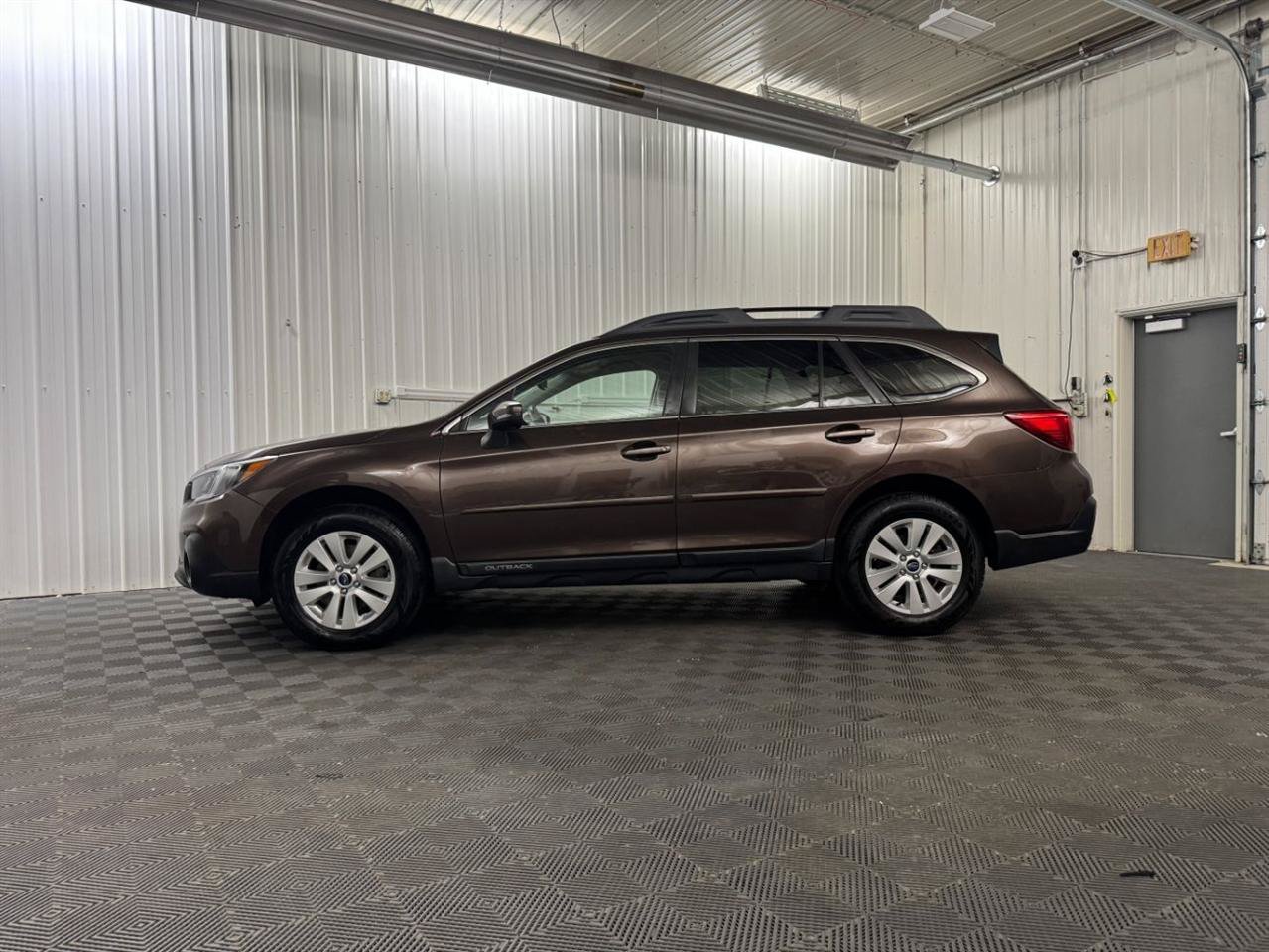 Used 2019 Subaru Outback 2.5i Premium AWD/4WD image 2