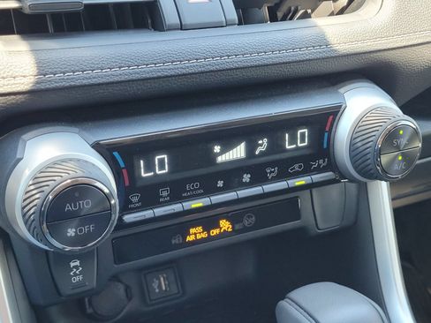 Used 2025 Toyota RAV4 LE AWD/4WD image 18