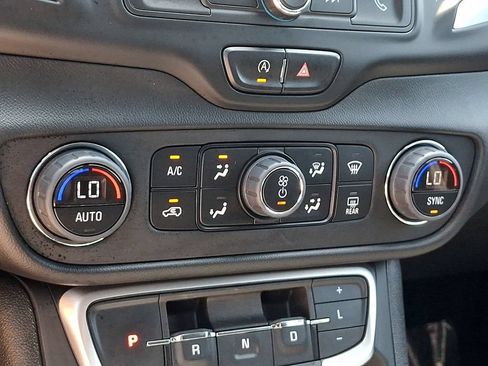 Used 2023 GMC Terrain SLE w/ Driver Convenience Package FWD image 15