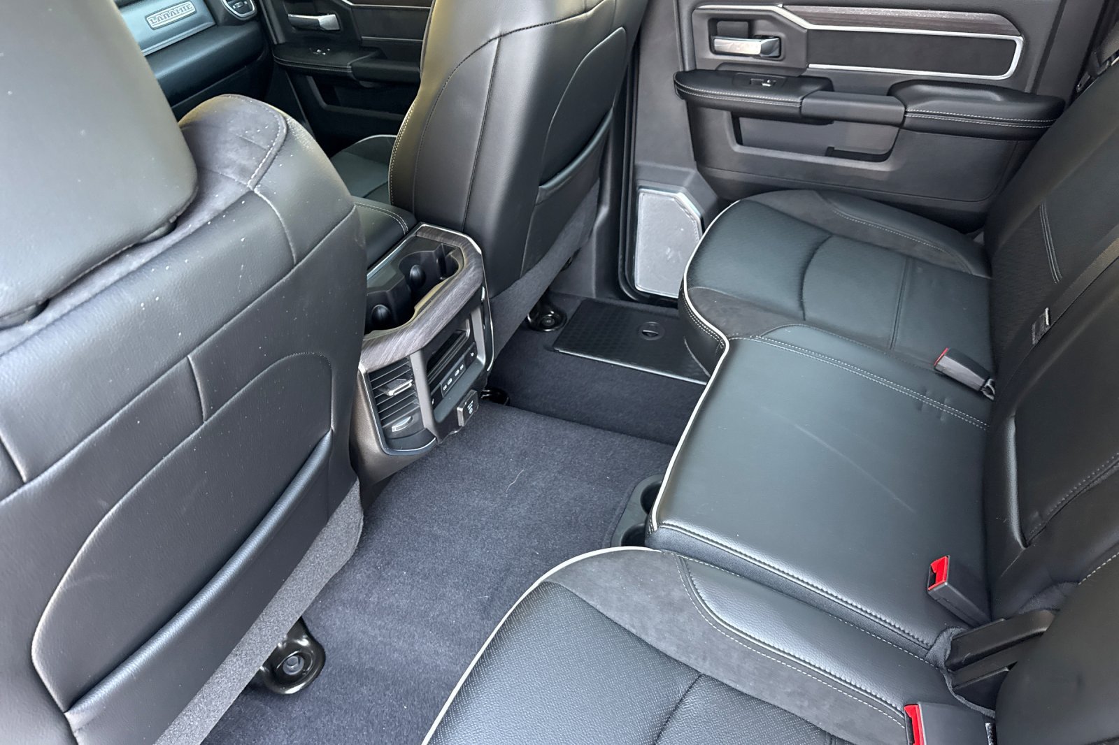 New 2026 RAM 3500 Laramie AWD/4WD image 15