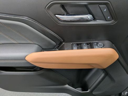 Used 2025 GMC Canyon AT4 image 10