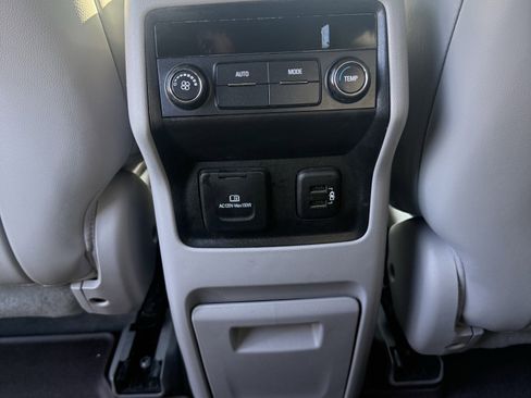 Used 2019 GMC Acadia SLT image 18