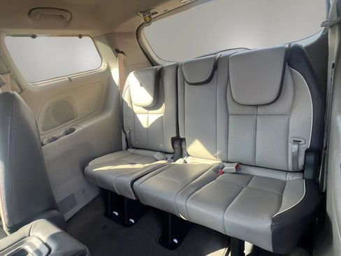 Used 2017 Kia Sedona LX w/ LX Essentials Premium Package FWD image 28