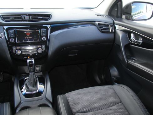 Used 2022 Nissan Rogue Sport SV w/ Technology Package image 11