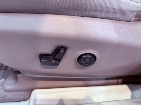 Used 2017 Chrysler Pacifica Touring Plus w/ Tire & Wheel Group image 19