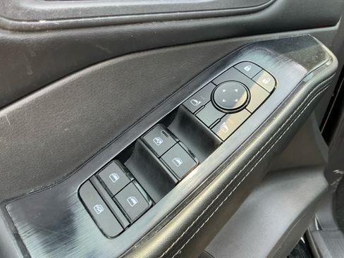 Used 2025 Nissan Rogue SV AWD/4WD image 18