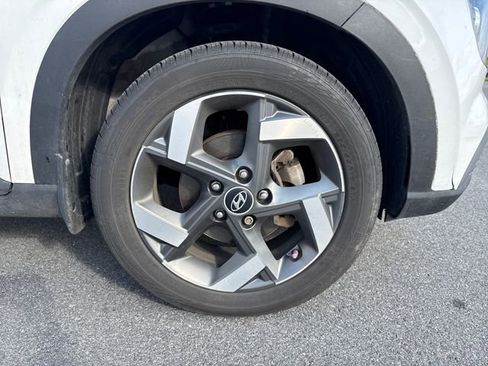 Used 2021 Hyundai Venue SEL w/ Premium Package FWD image 11