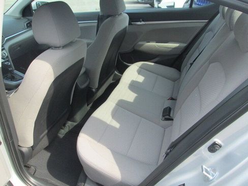 Used 2019 Hyundai Elantra SE image 11