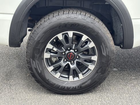 Used 2023 Nissan Titan PRO-4X image 9