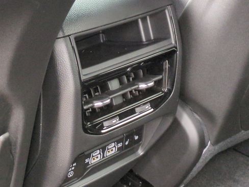 New 2025 Jeep Grand Cherokee Limited w/ Luxury Tech Group II image 32