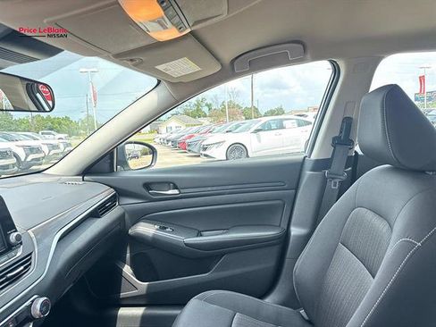 Used 2025 Nissan Altima 2.5 SV AWD/4WD image 14