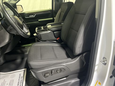 Used 2023 Chevrolet Silverado 1500 LT AWD/4WD image 17