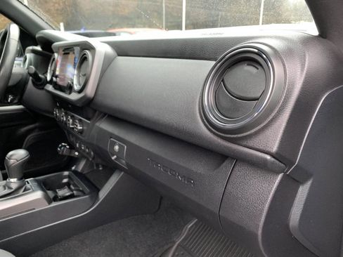 Used 2019 Toyota Tacoma TRD Off-Road image 42