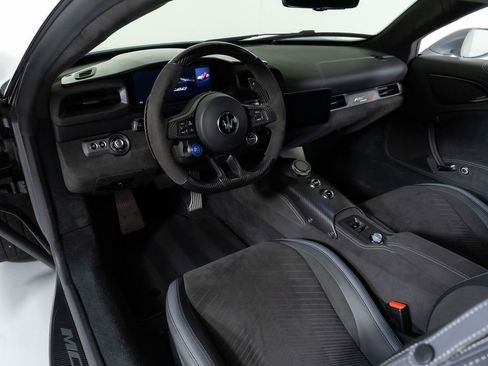 Used 2023 Maserati MC20 Coupe RWD image 4