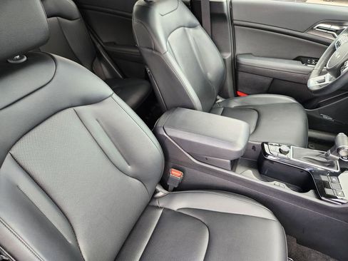 Certified 2025 Kia Sportage SX FWD image 18