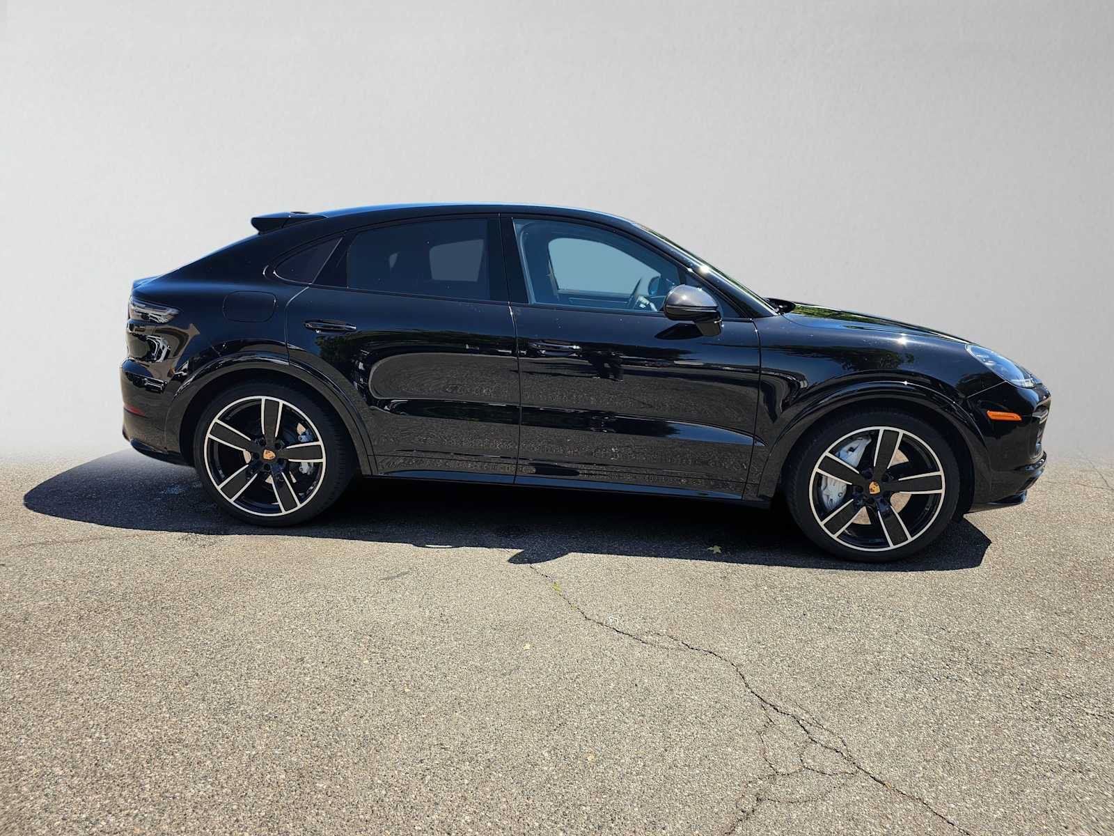 Used 2022 Porsche Cayenne Turbo AWD/4WD image 2