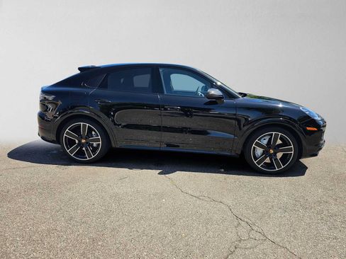 Used 2022 Porsche Cayenne Turbo AWD/4WD image 2