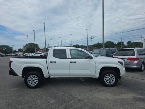Used 2024 Toyota Tacoma SR AWD/4WD image 3