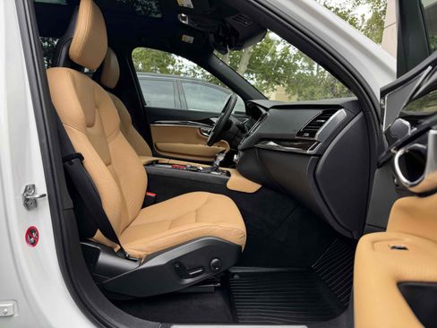 Used 2018 Volvo XC90 T6 Momentum w/ Convenience Package AWD/4WD image 31