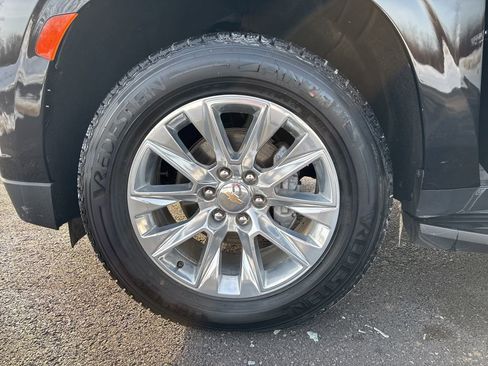 Used 2024 Chevrolet Suburban Premier image 22