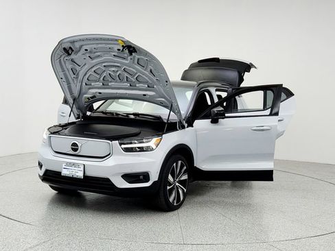 Certified 2022 Volvo XC40 P8 Recharge Plus image 9