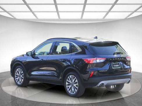 Used 2021 Ford Escape Titanium image 2