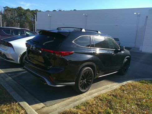 Used 2023 Toyota Highlander XSE image 6