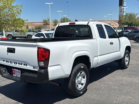 Used 2018 Toyota Tacoma SR RWD image 9
