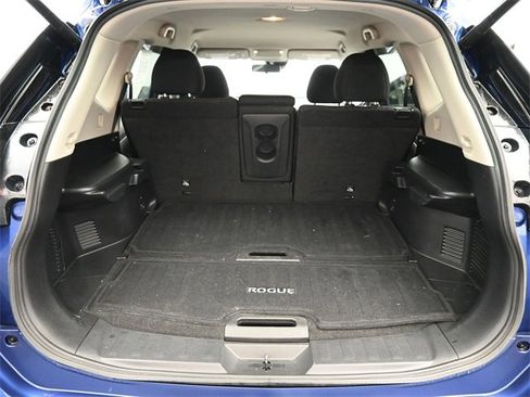Used 2020 Nissan Rogue SV w/ Premium Package image 6