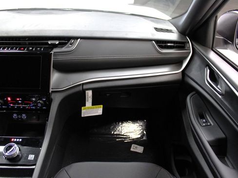 New 2025 Jeep Grand Cherokee Laredo X w/ Luxury Tech Group I image 31