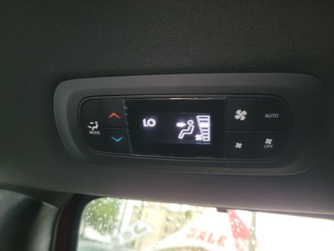 Used 2021 Chrysler Pacifica Touring-L w/ Premium & Safety Sphere Group FWD image 9