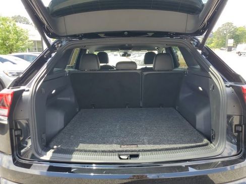 Used 2024 Volkswagen Atlas Cross Sport SE FWD image 8