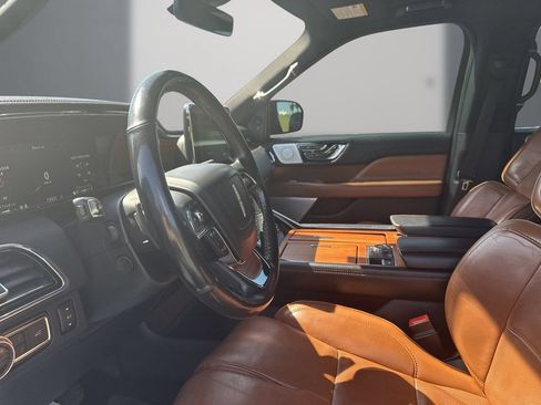 Used 2019 Lincoln Navigator Reserve AWD/4WD image 14