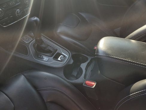 Used 2019 Jeep Cherokee Latitude Plus w/ Comfort/Convenience Group image 26