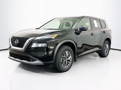 Used 2023 Nissan Rogue S AWD/4WD image 3