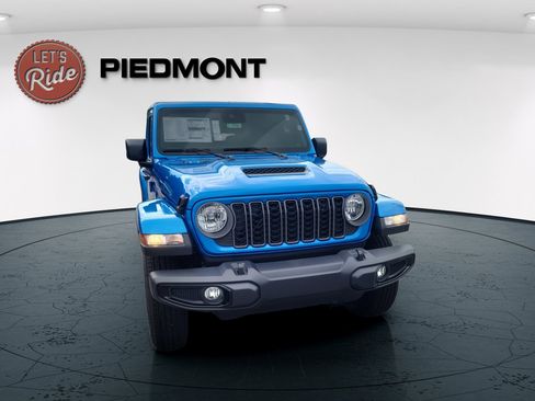 New 2025 Jeep Gladiator Sport AWD/4WD image 4