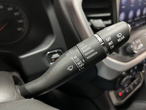 Certified 2023 GMC Acadia SLE w/ Driver Convenience Package image 31