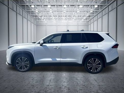 Used 2026 Toyota Grand Highlander AWD Hybrid image 2
