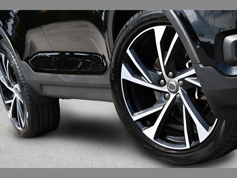 Used 2021 Volvo XC40 T5 R-Design w/ Advanced Package AWD/4WD image 11