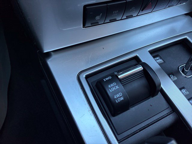 Used 2009 Jeep Liberty Limited w/ Premium Group AWD/4WD image 32