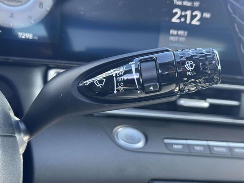 Used 2025 Hyundai Elantra SEL image 21