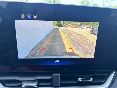 Used 2025 Chevrolet Equinox LT FWD image 23