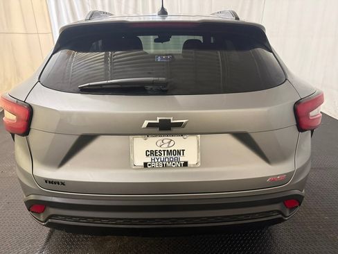 Used 2024 Chevrolet Trax RS w/ Sunroof Package image 9