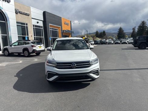 Used 2023 Volkswagen Tiguan SE FWD image 8