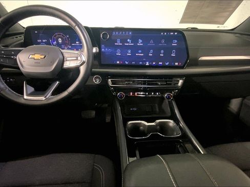 Used 2024 Chevrolet Traverse LT image 15