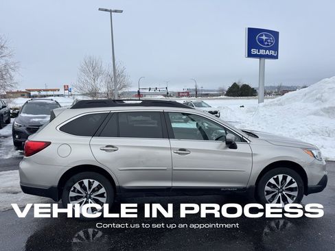 Used 2017 Subaru Outback 2.5i Limited image 2