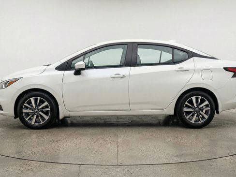 Used 2025 Nissan Versa SV image 5